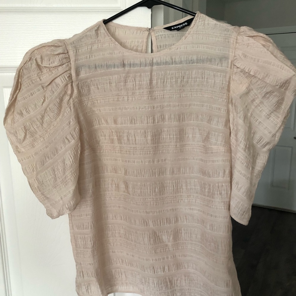 Women’s short sleeve puffy shoulder dress shirt
